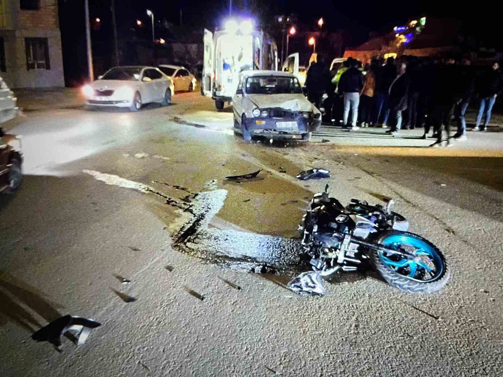 Otomobil ile motosiklet çarpıştı: 1 yaralı