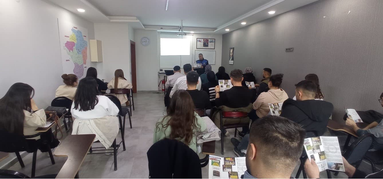 Niğde’de narkotik ekiplerinden bilgilendirme etkinliği