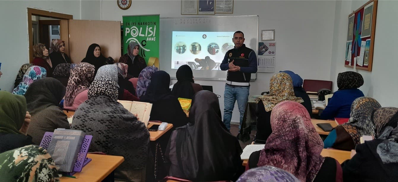 Niğde’de narkotik ekiplerinden bilgilendirme etkinliği