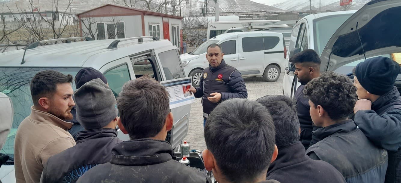 Niğde’de narkotik ekiplerinden bilgilendirme etkinliği
