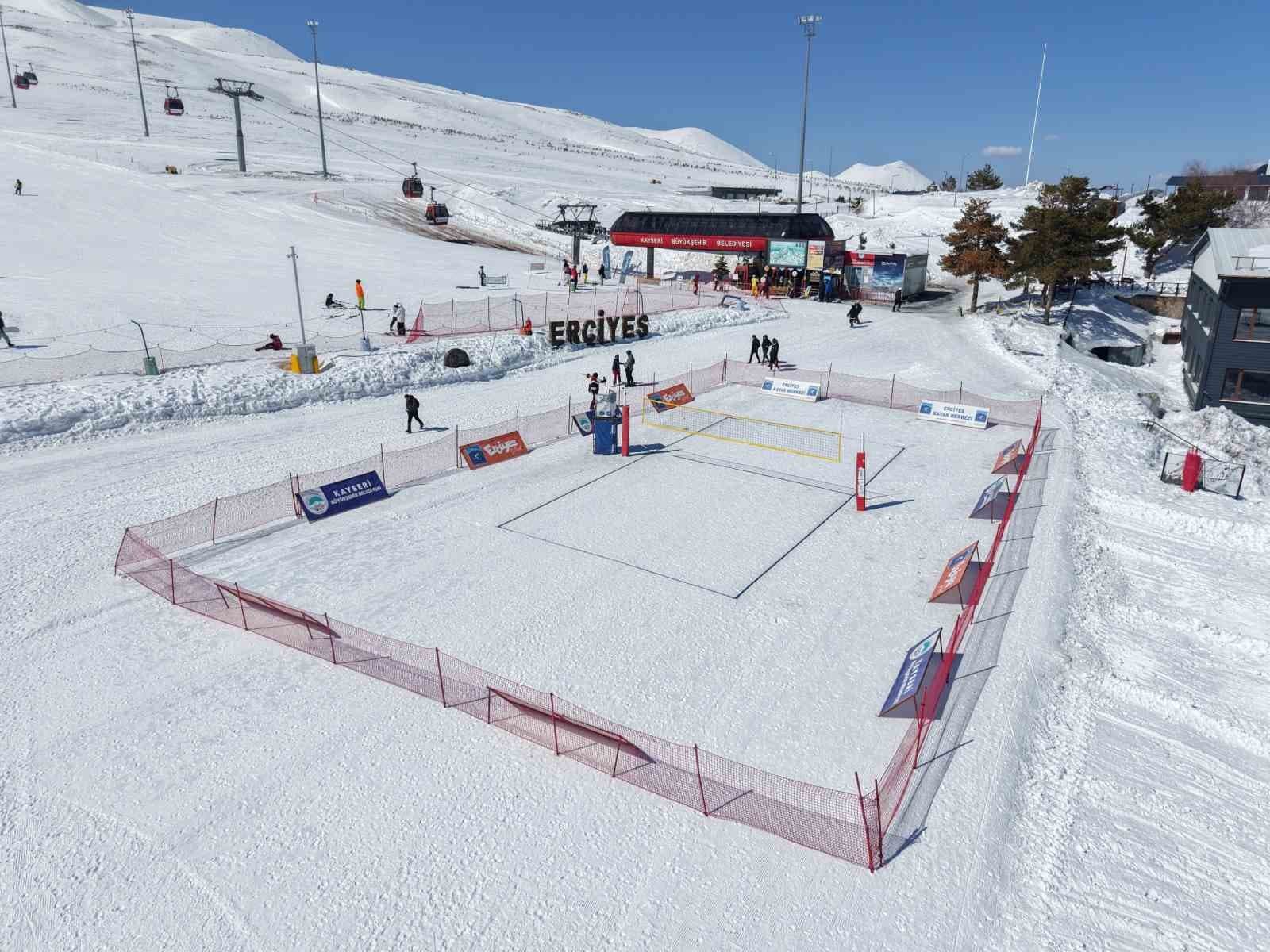 Erciyes’te kar voleybolu heyecanı başlıyor