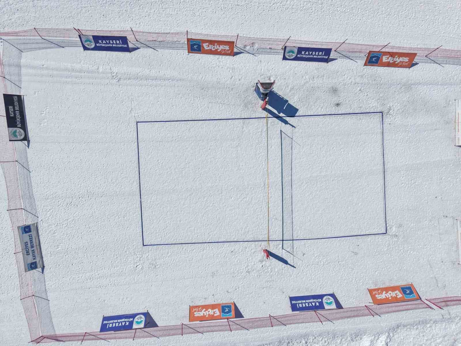 Erciyes’te kar voleybolu heyecanı başlıyor