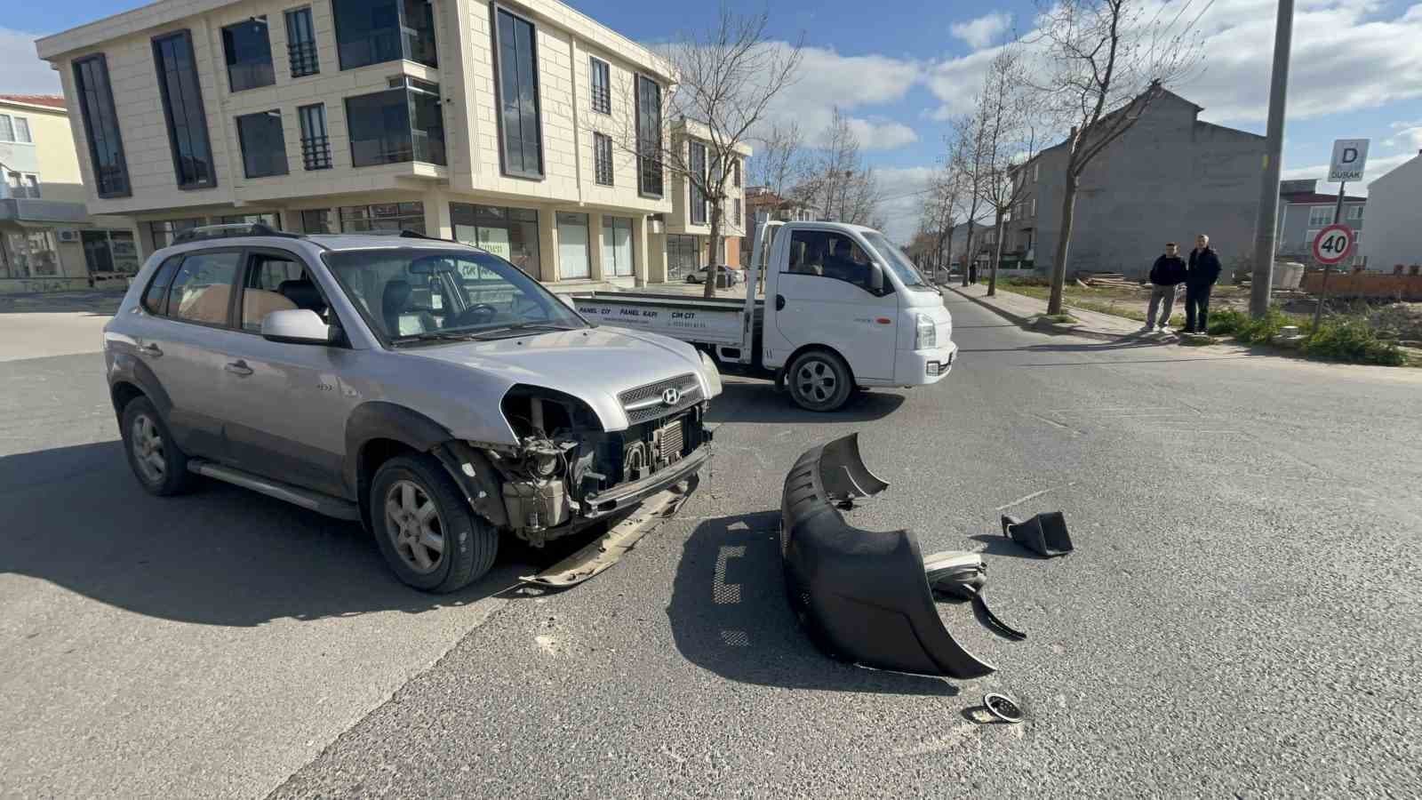 Tekirdağ’da otomobil ile motosikletin kaza anı kamerada