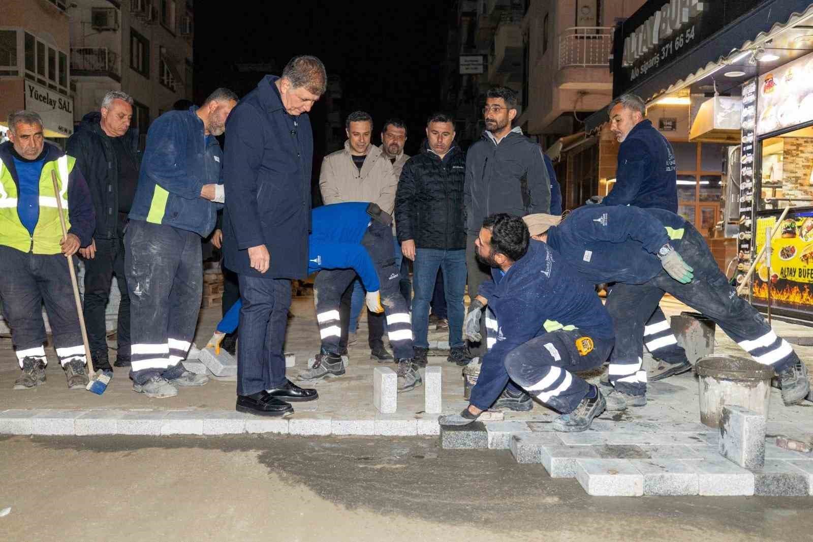 Başkan Tugay yol emekçileriyle gece mesaisinde buluştu