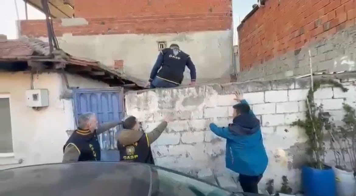 Alman anneden kaçırılan çocuk 7 yıl sonra harabe evde böyle bulundu