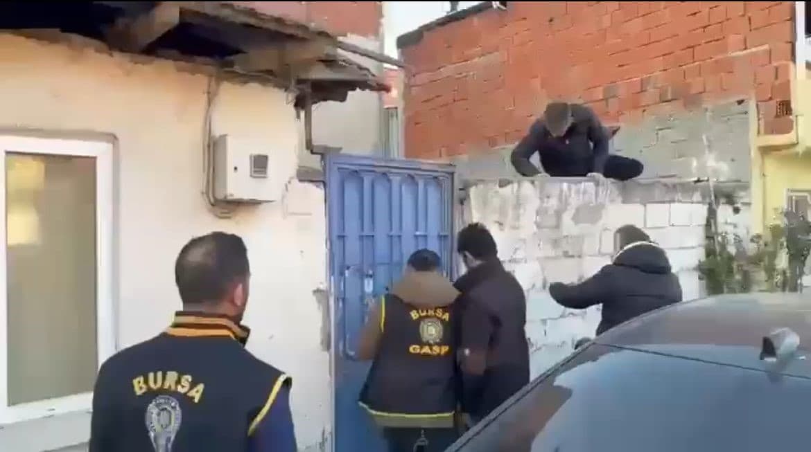 Alman anneden kaçırılan çocuk 7 yıl sonra harabe evde böyle bulundu