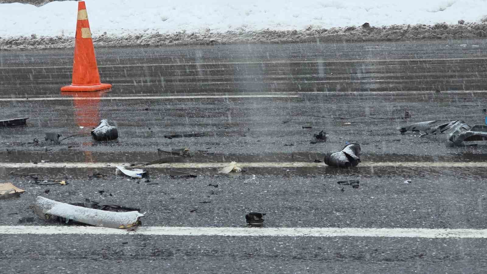 Tatvan’daki feci kazada karı koca hayatını kaybetti
