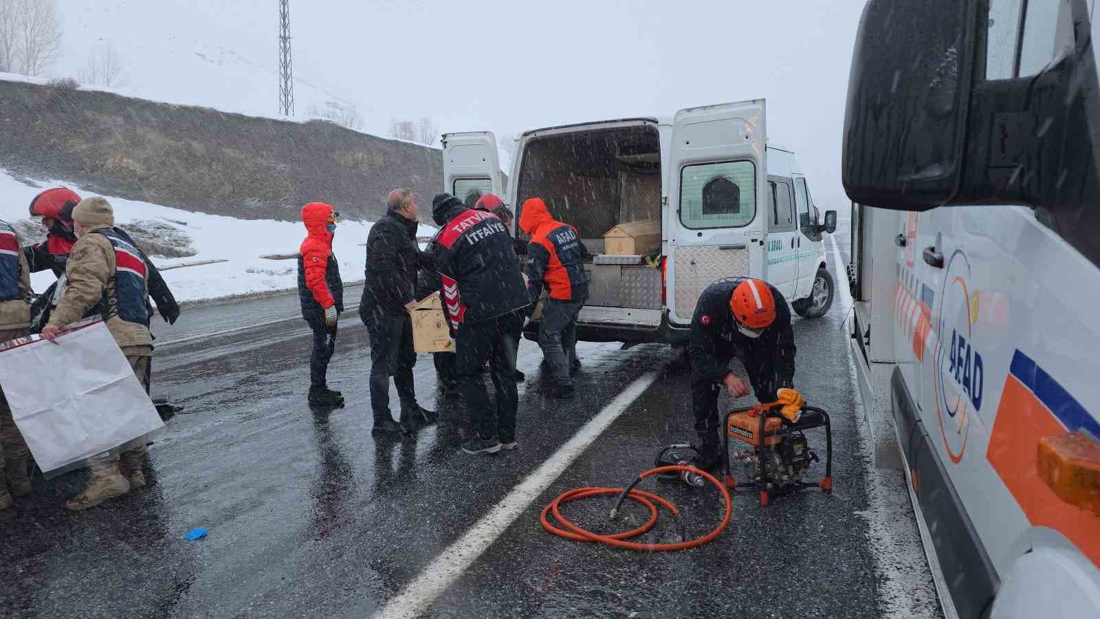 Tatvan’daki feci kazada karı koca hayatını kaybetti