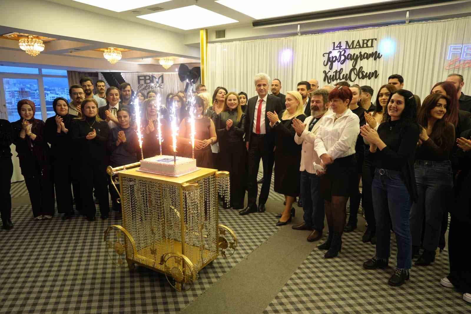 Samsun’da sağlık çalışanları Tıp Bayramı’nı kutladı ardından iftarda buluştu