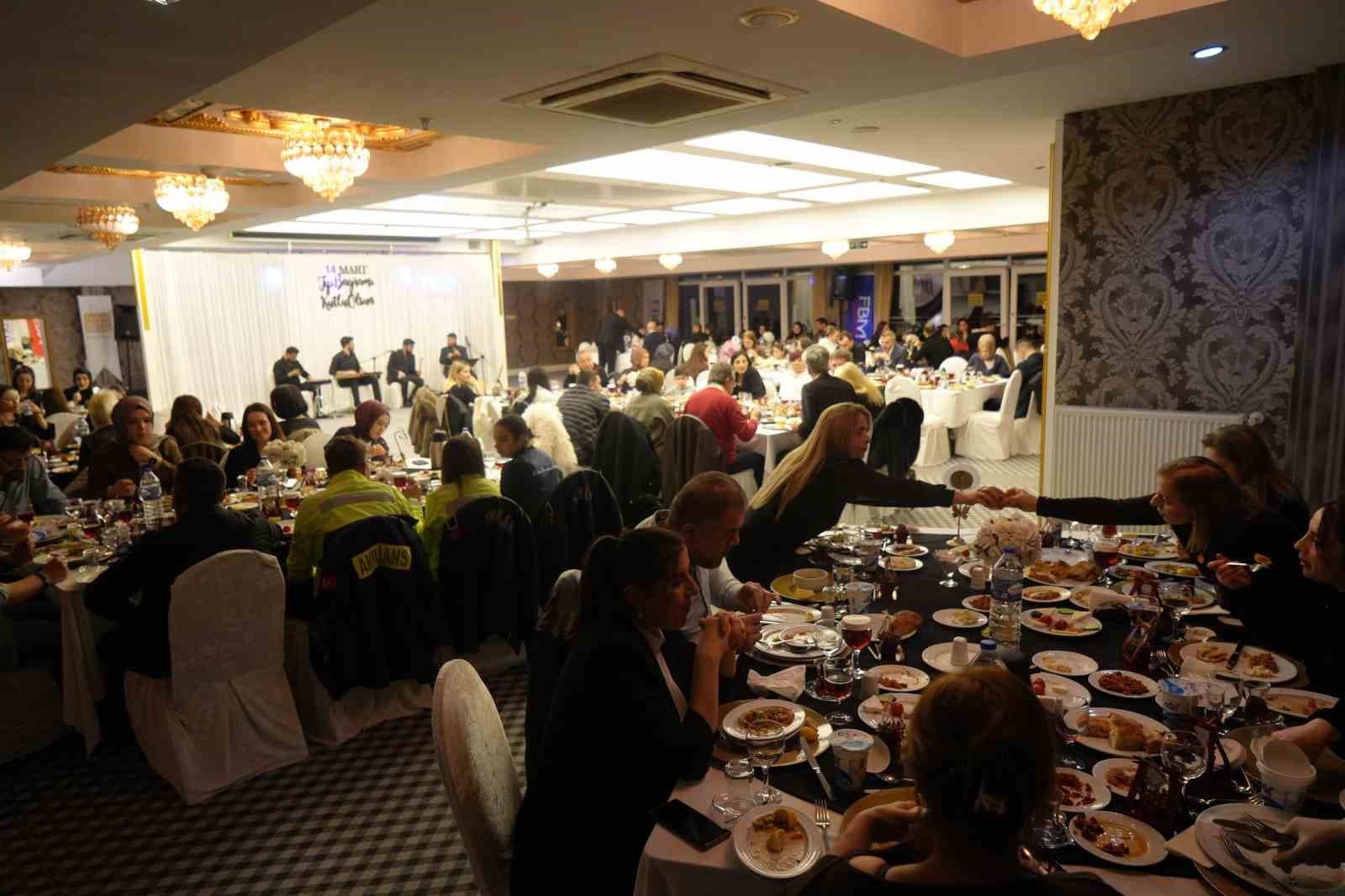 Samsun’da sağlık çalışanları Tıp Bayramı’nı kutladı ardından iftarda buluştu