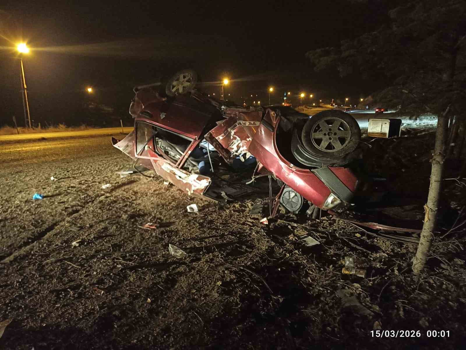 Takla atan otomobil hurdaya döndü, 2 kişi ağır yaralandı