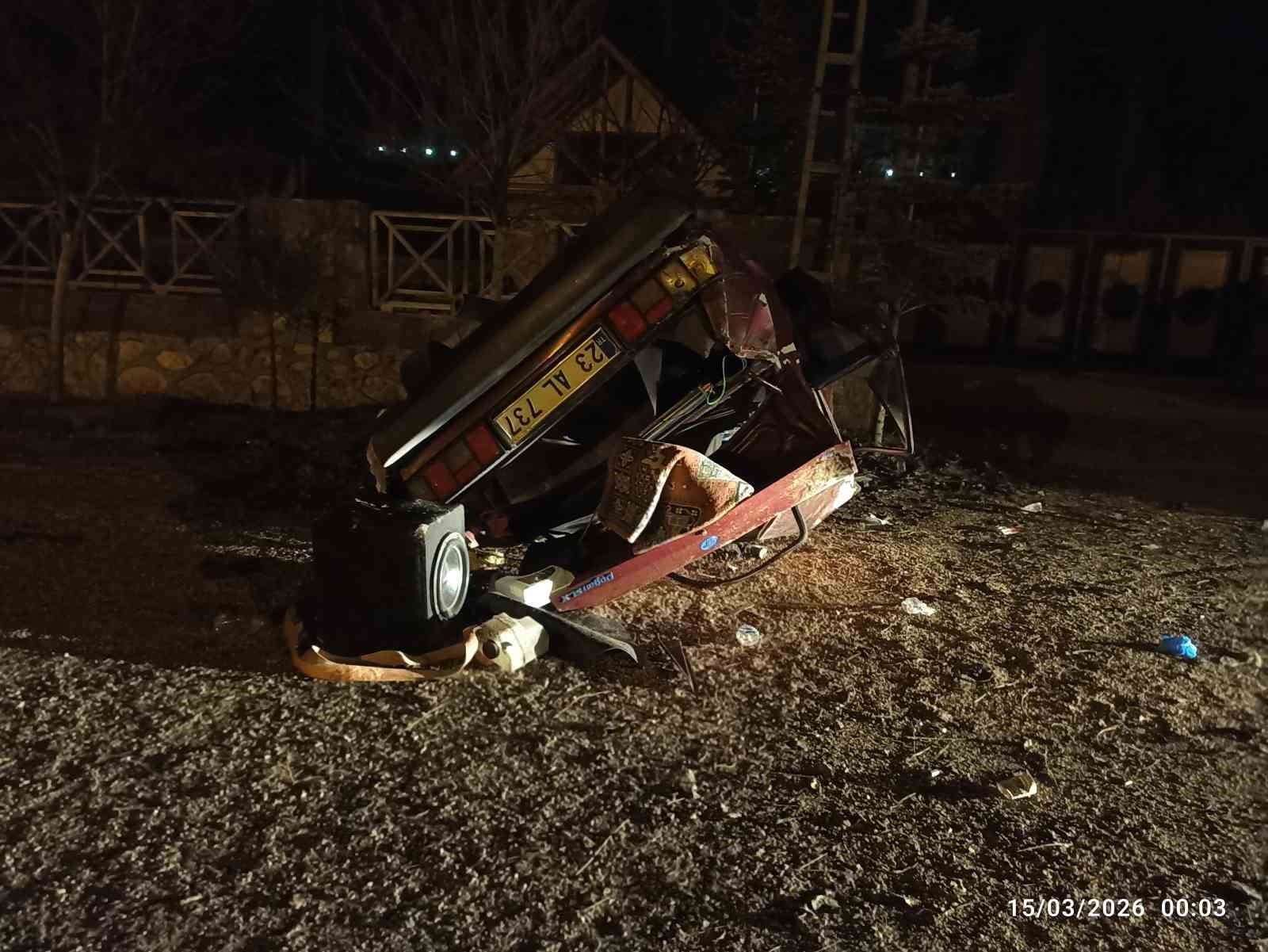 Takla atan otomobil hurdaya döndü, 2 kişi ağır yaralandı