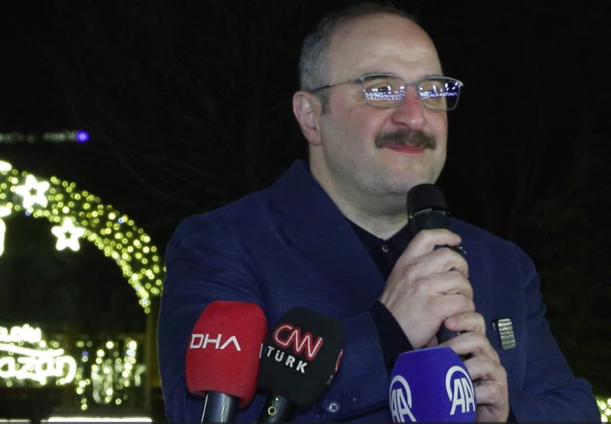 AK Parti Bursa Milletvekili Varank ve MİT Başkanı Kalın, sahurda vatandaşlarla bir araya geldi