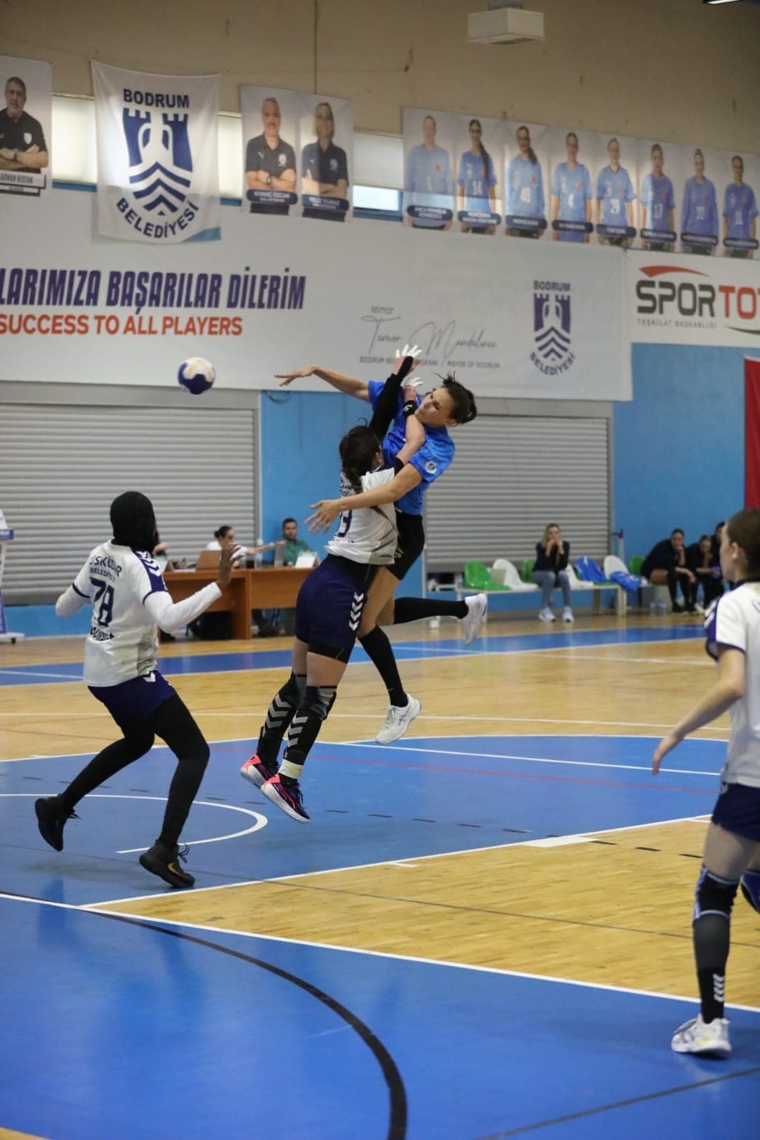 Denizin kızları nefes kesen maçta Üsküdar’ı devirdi