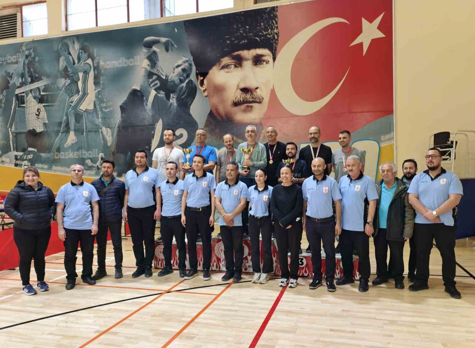 Masa tenisi turnuvasında birincilik Merkezefendi’nin