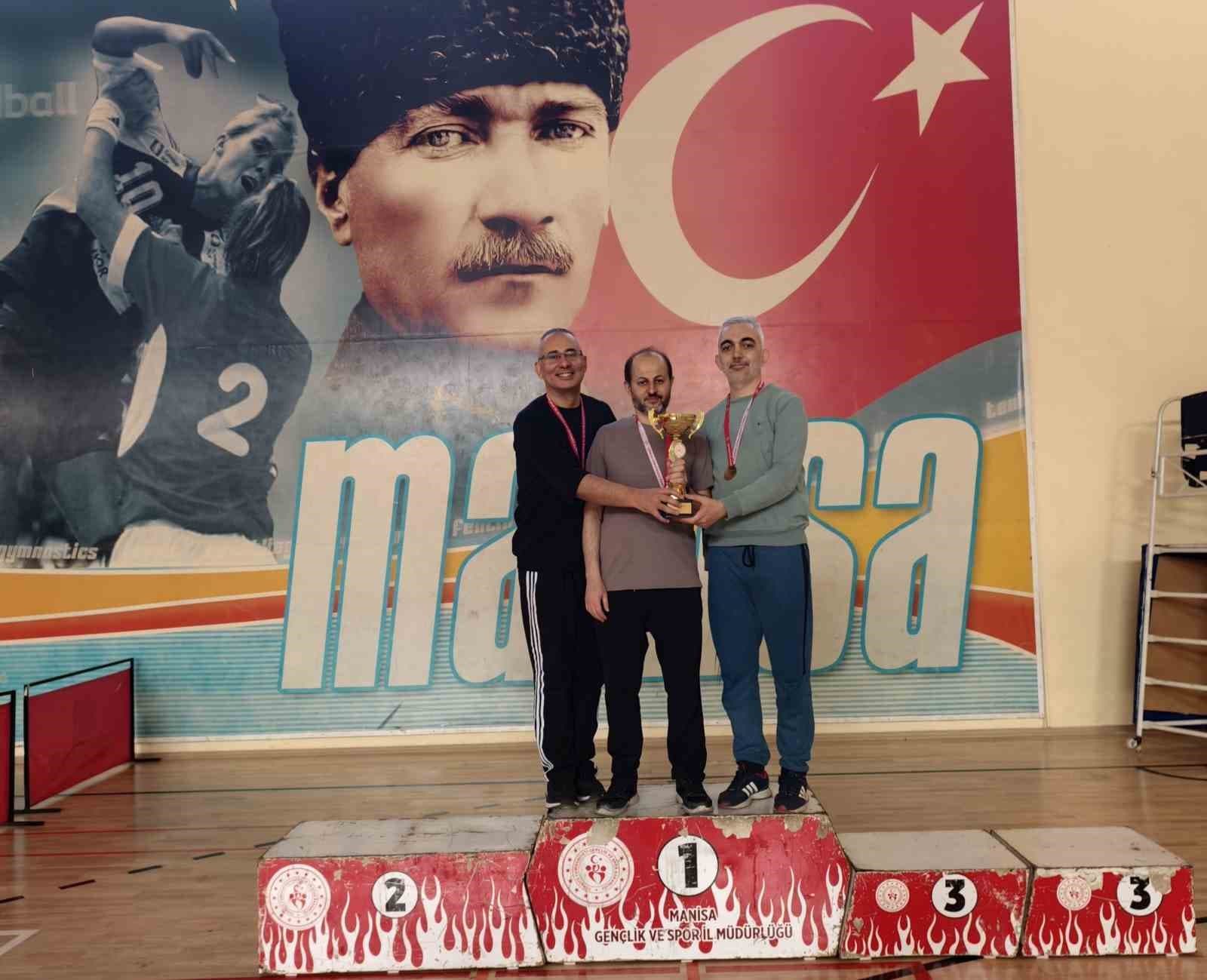 Masa tenisi turnuvasında birincilik Merkezefendi’nin