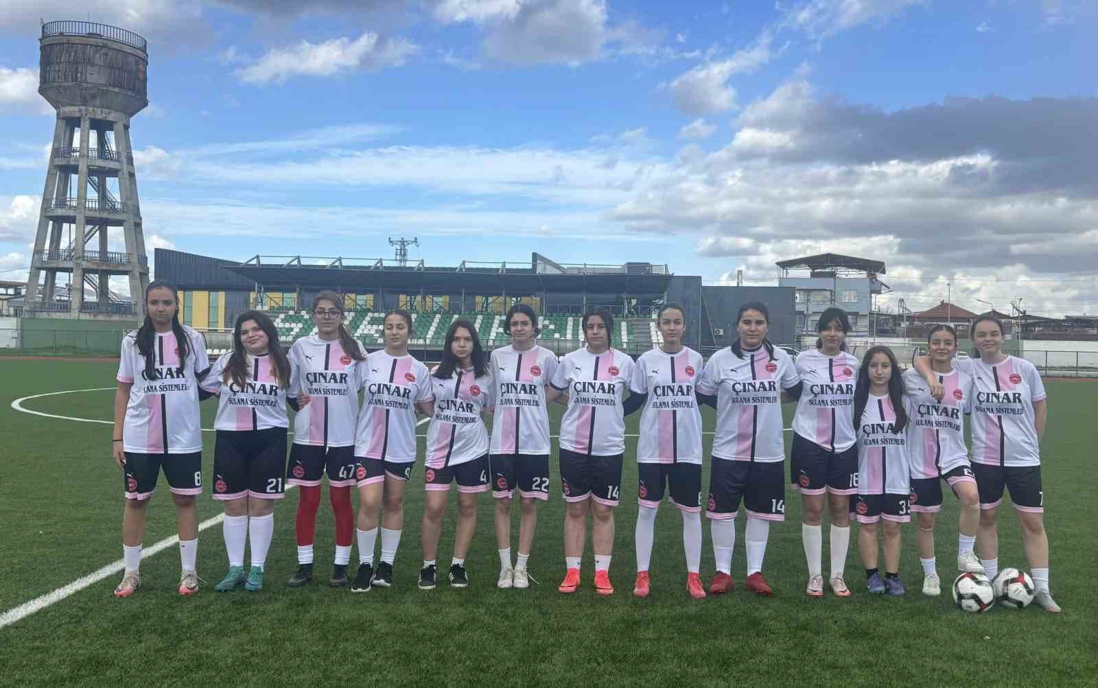 Saruhanlı’da kız futbol takımı kuruldu