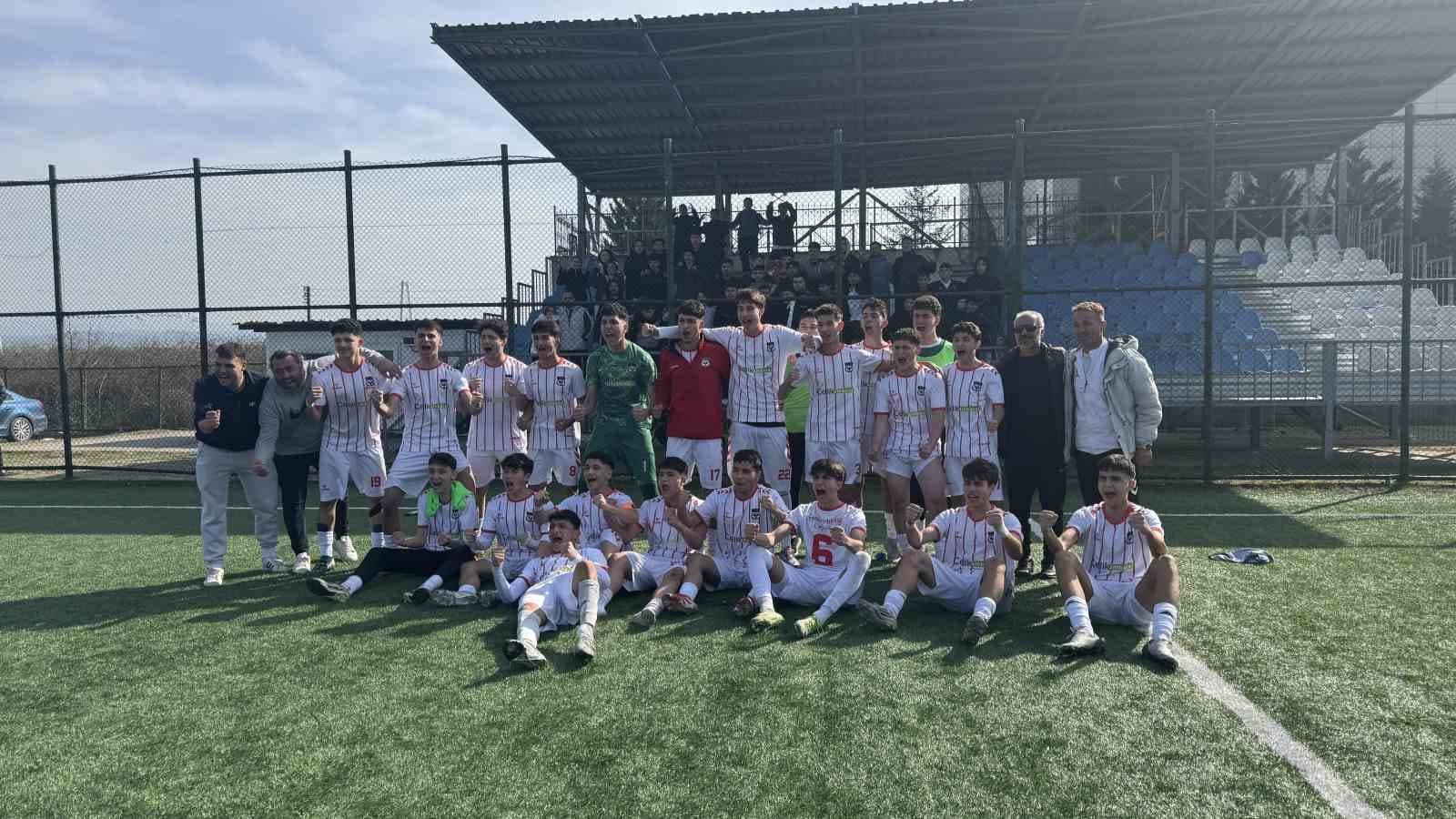 İnançları imkanlarını aştı, Çaycuma’nın gençleri profesyonel takımı yendi