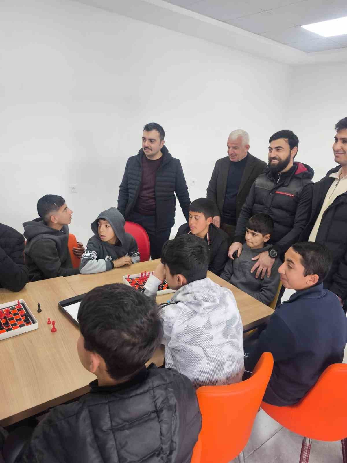 Dicle Kaymakamı Atış, gençlik kampında sporcu gençlerle buluştu