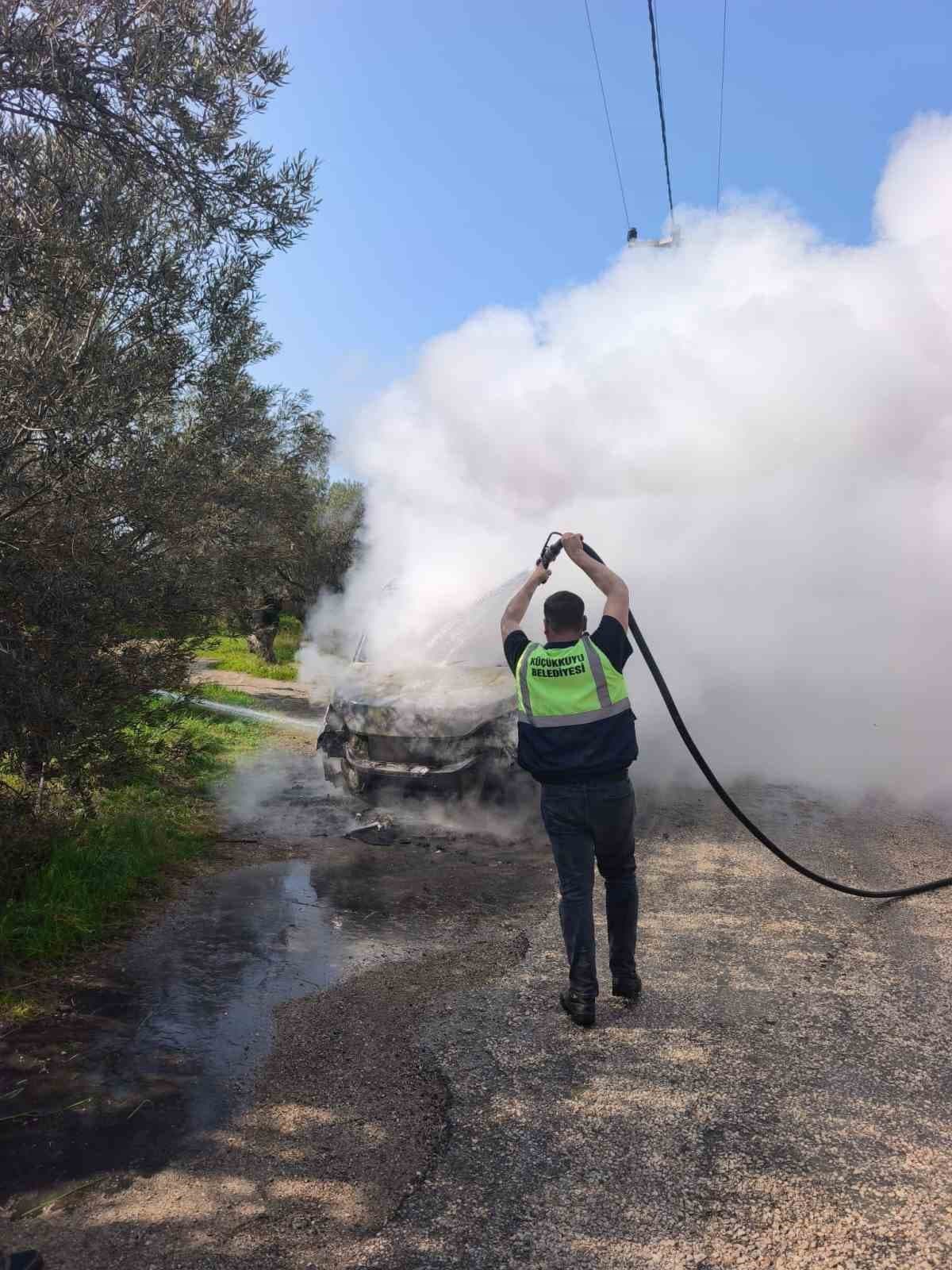 Ayvacık’ta kamyonet yangını