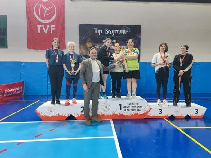 Eskişehir’de sağlık çalışanlarının masa tenisi heyecanı