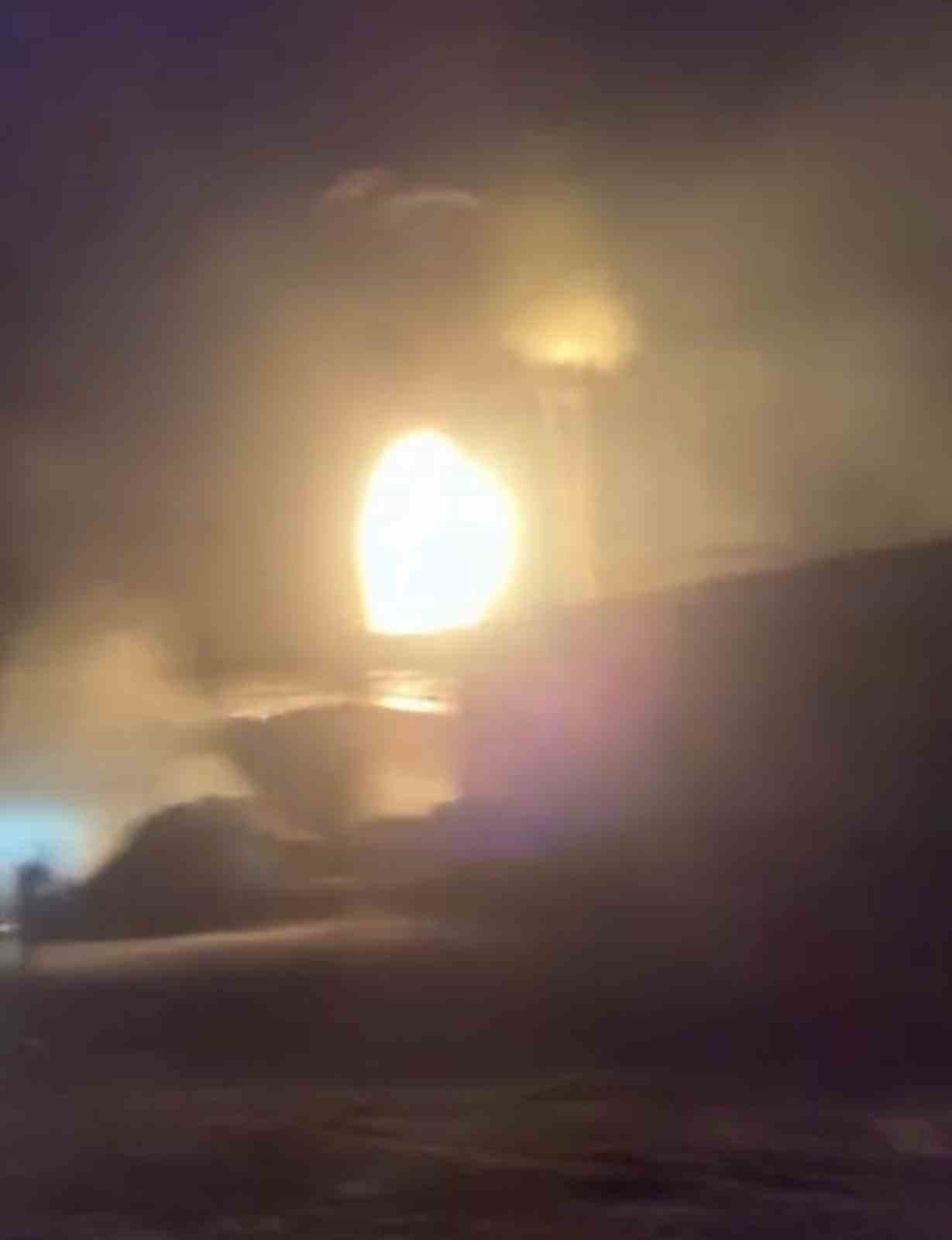 Yağ kazanı patlayan entegre tesisi alev alev yandı