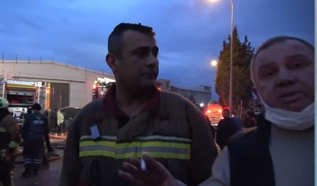 Kahramanmaraş’ta yangına müdahale eden itfaiye eri darbedildi