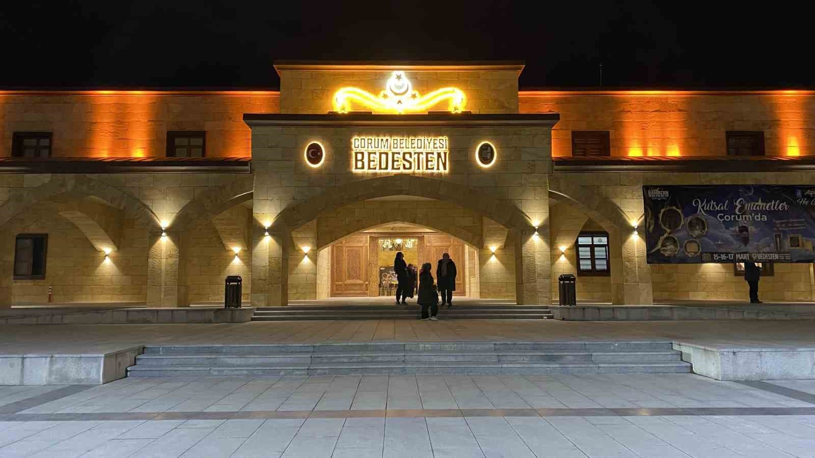 Çorum’da Kadir Gecesi’nde kutsal emanetlere yoğun ilgi