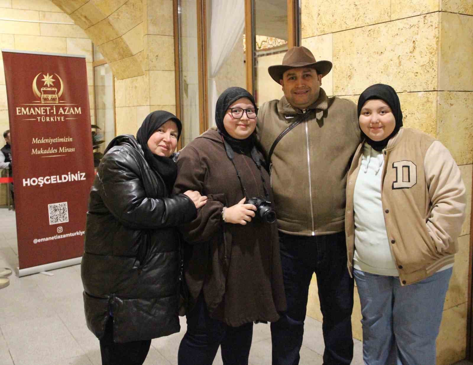 Çorum’da Kadir Gecesi’nde kutsal emanetlere yoğun ilgi