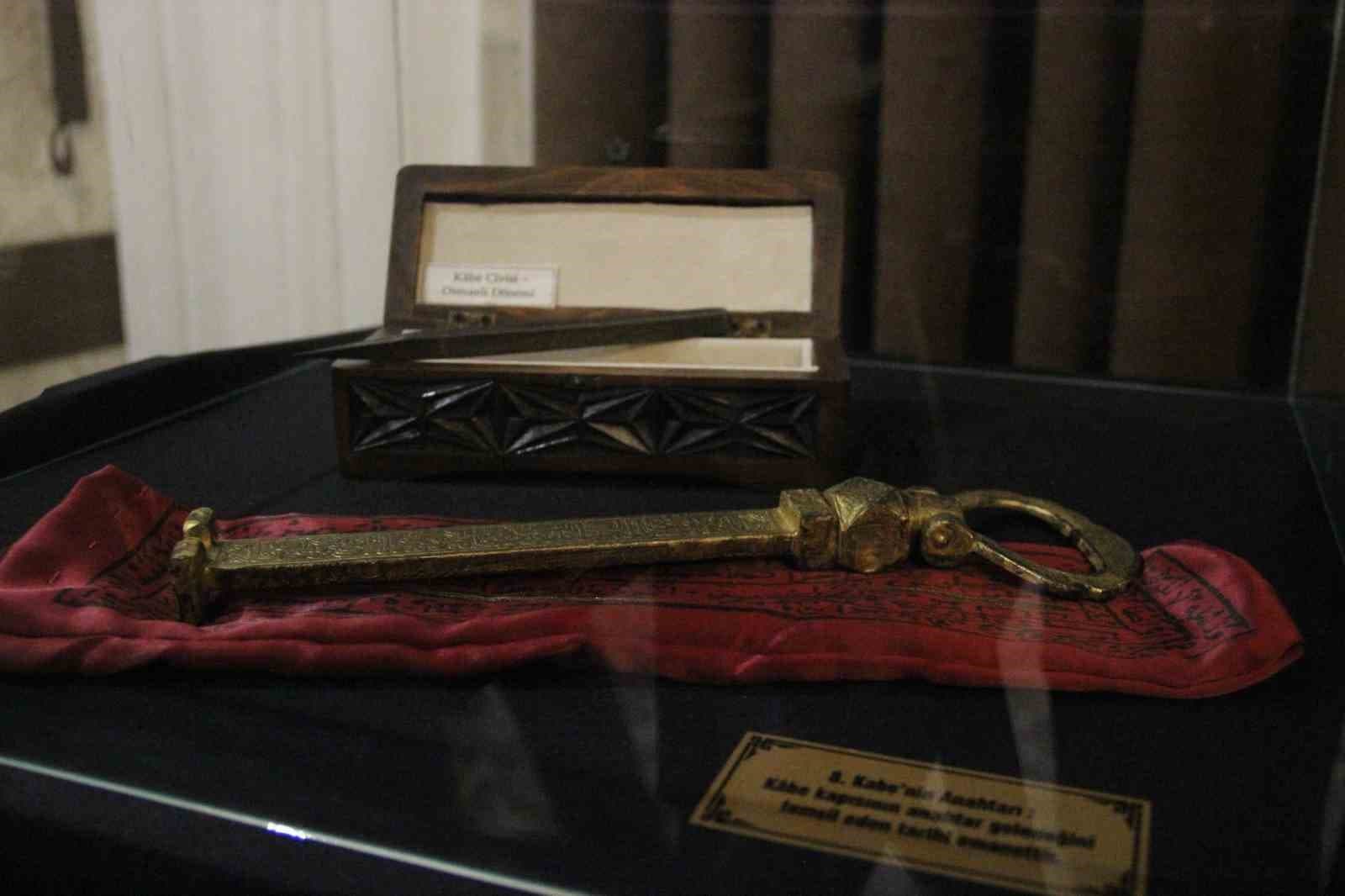 Çorum’da Kadir Gecesi’nde kutsal emanetlere yoğun ilgi