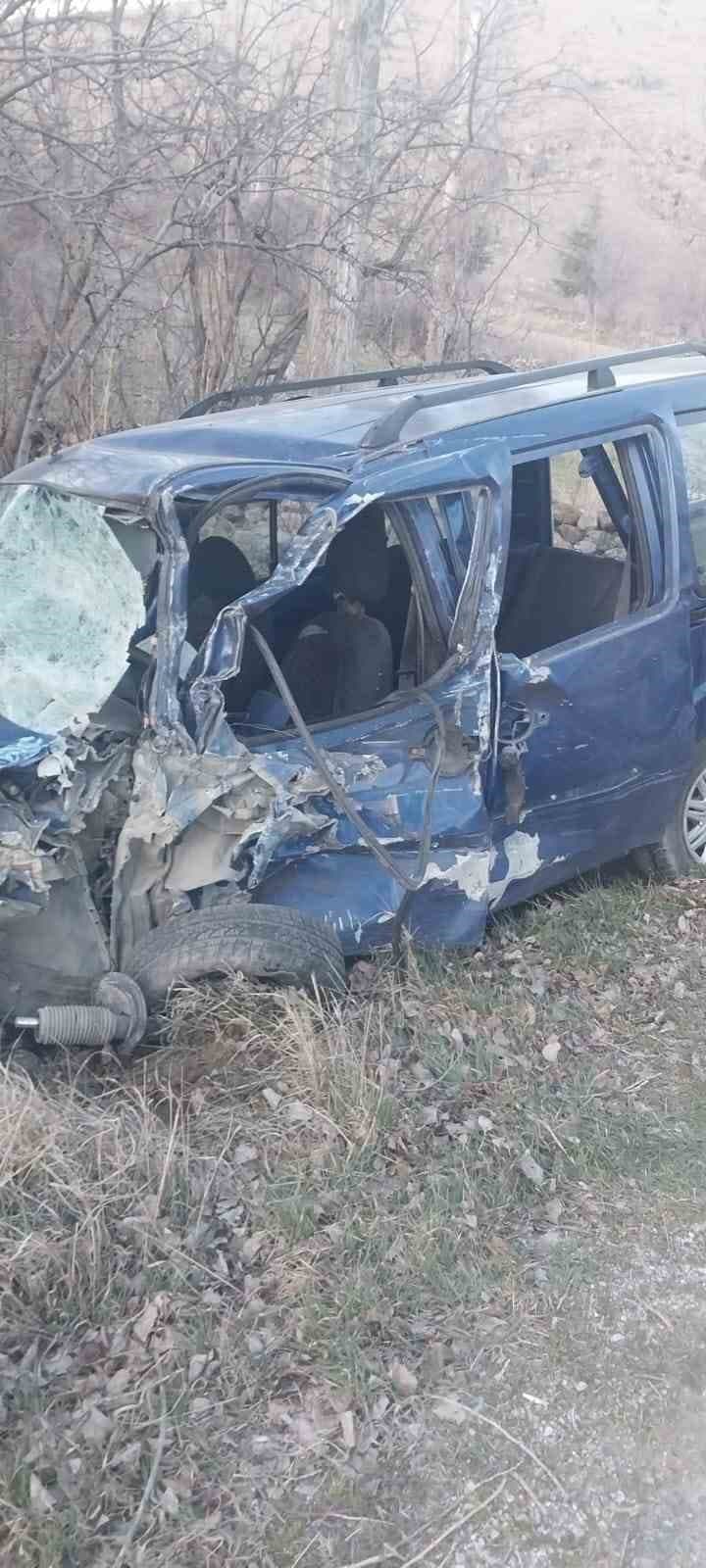 Hurdaya dönen araçlarda 1 kişi öldü, bir kişi yaralandı