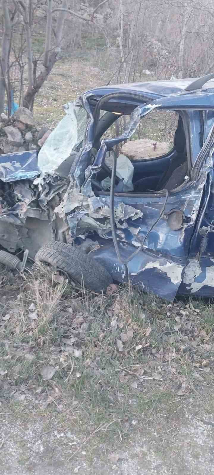 Hurdaya dönen araçlarda 1 kişi öldü, bir kişi yaralandı