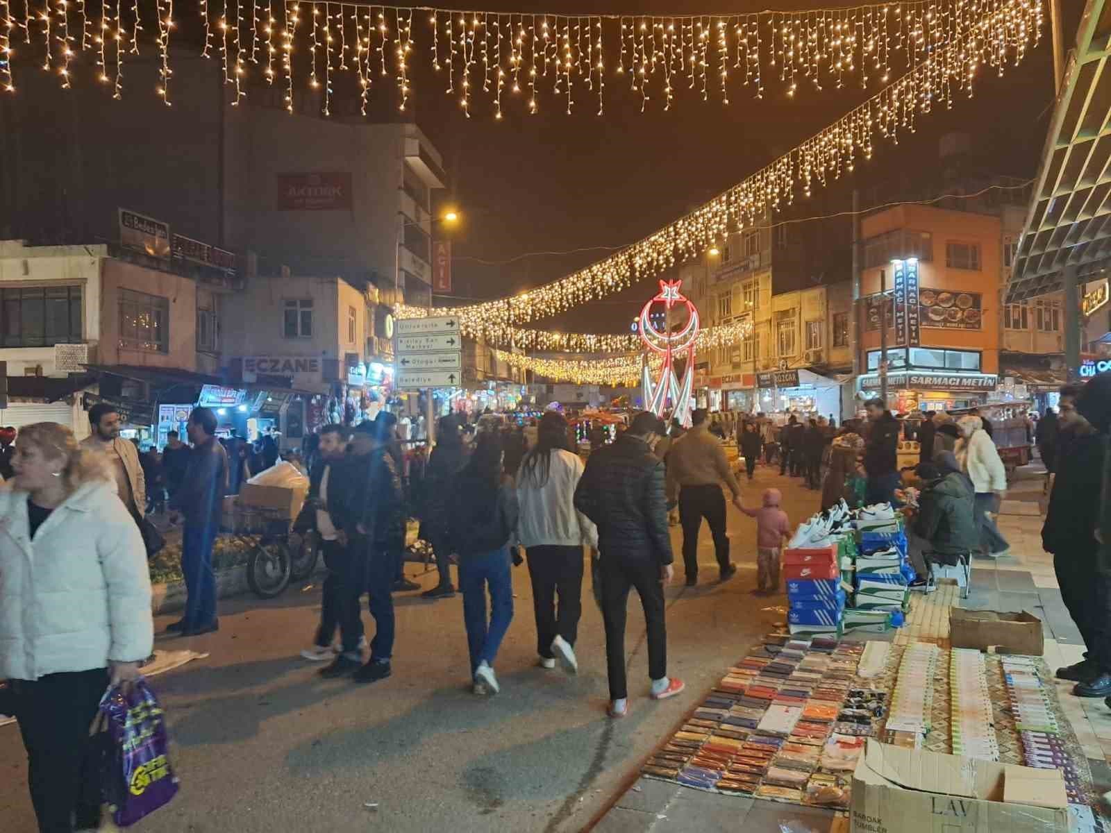 Kilis’te iftar sonrası Cumhuriyet Caddesi hareketlendi