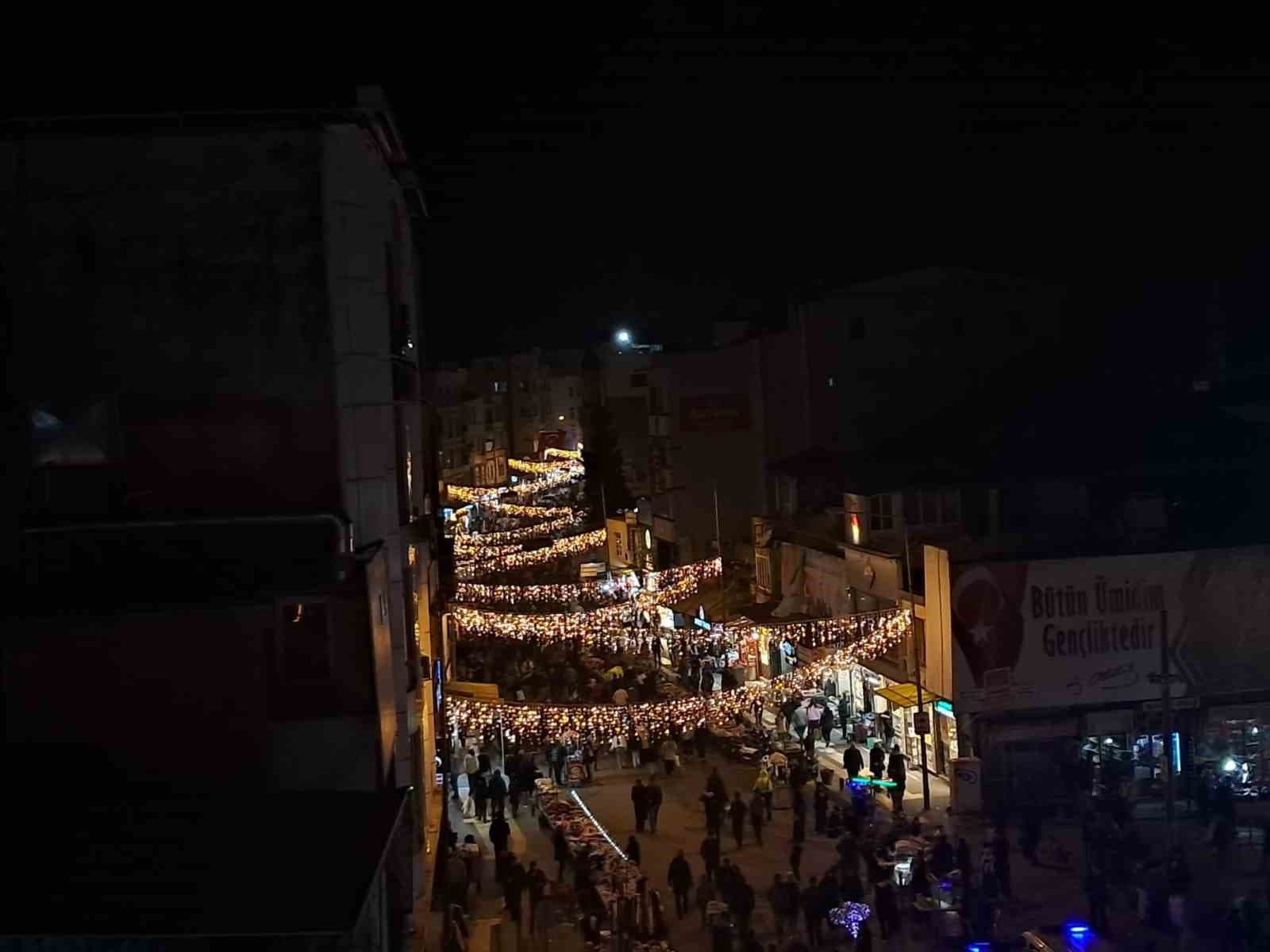 Kilis’te iftar sonrası Cumhuriyet Caddesi hareketlendi