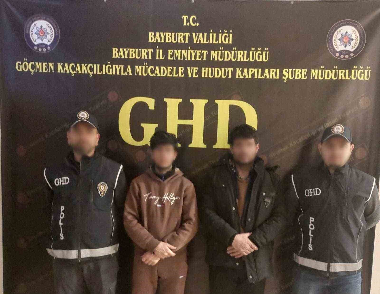 Bayburt’ta göçmen kaçakçılığı operasyonunda 5 düzensiz göçmen ile 5 şüpheli yakalandı