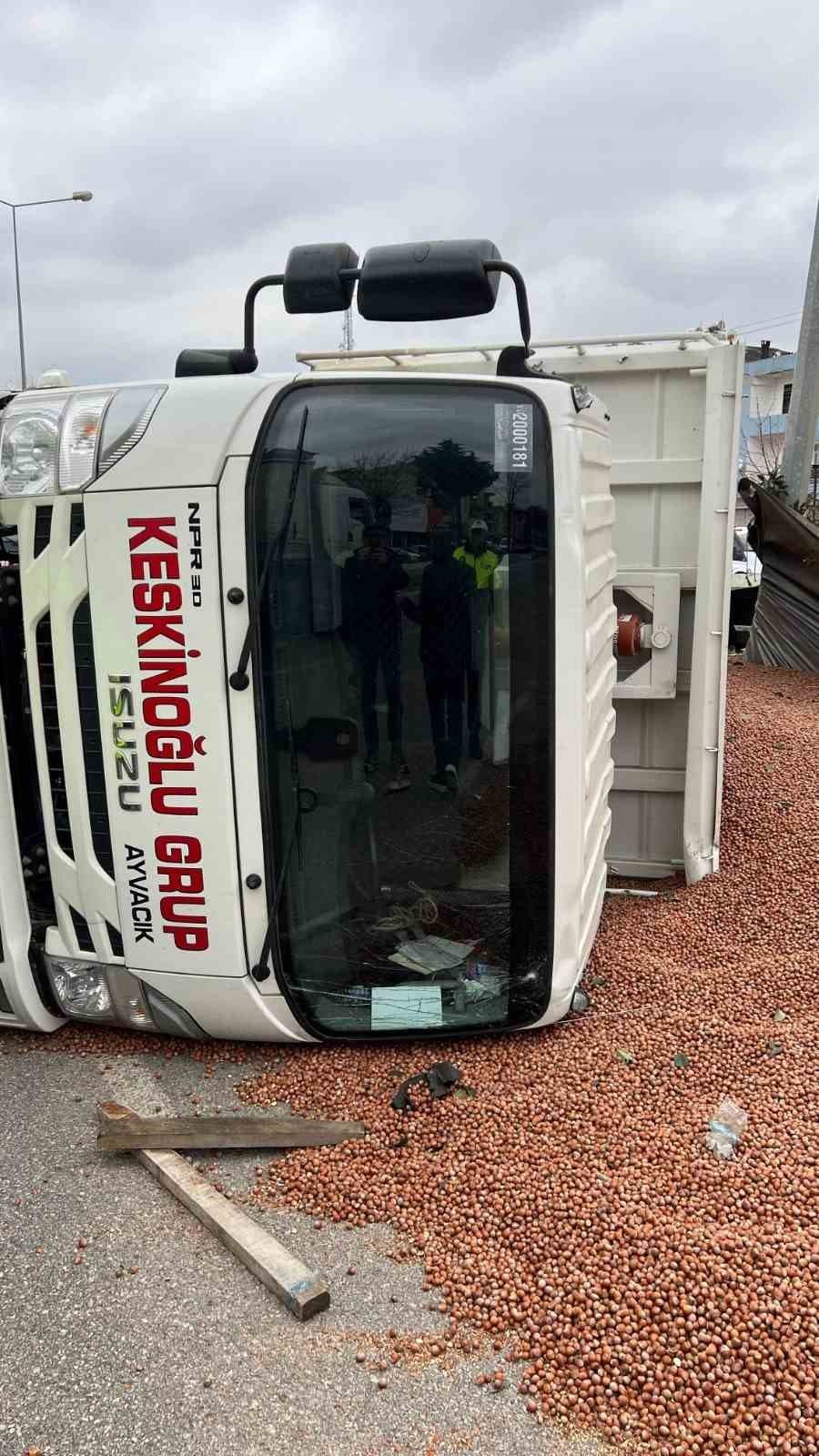 Vakaya giden ambulans kaza yaptı: 1 ölü, 3 yaralı