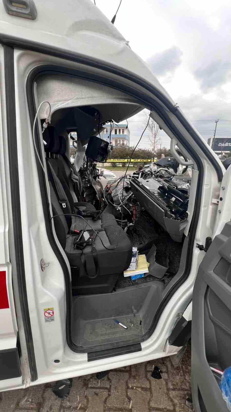 Vakaya giden ambulans kaza yaptı: 1 ölü, 3 yaralı
