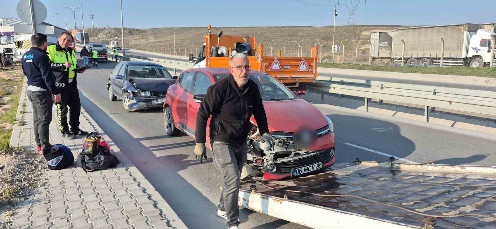 Eskişehir’de 5 aracın karıştığı zincirleme kazada 12 kişi yaralandı