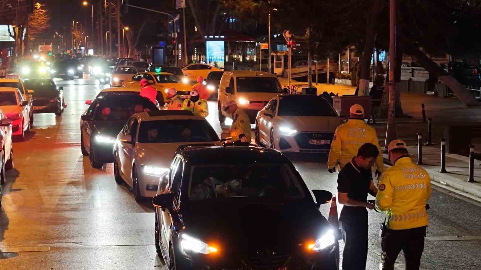 Kadıköy’de trafik ve asayiş denetimi: 2 milyon ceza, 80 araç trafikten men