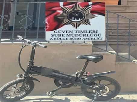 Fatih’te kadının cep telefonunu çalan hırsız yakalandı