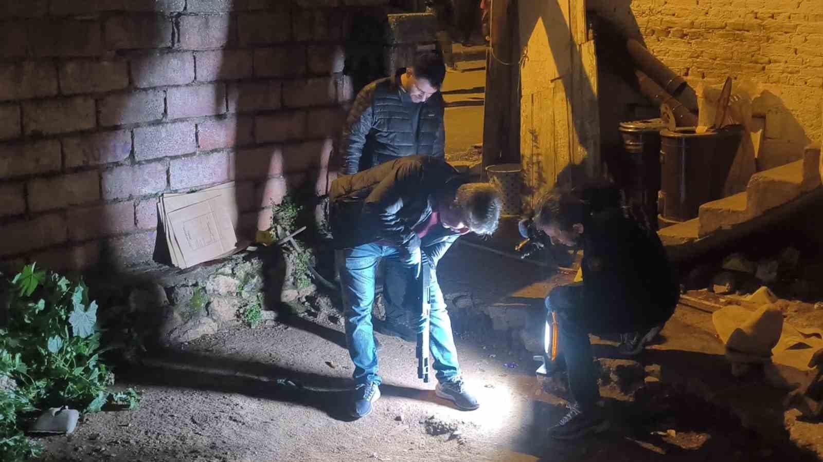 Komşuların tartışması silahlı kavgaya dönüştü: 2 yaralı