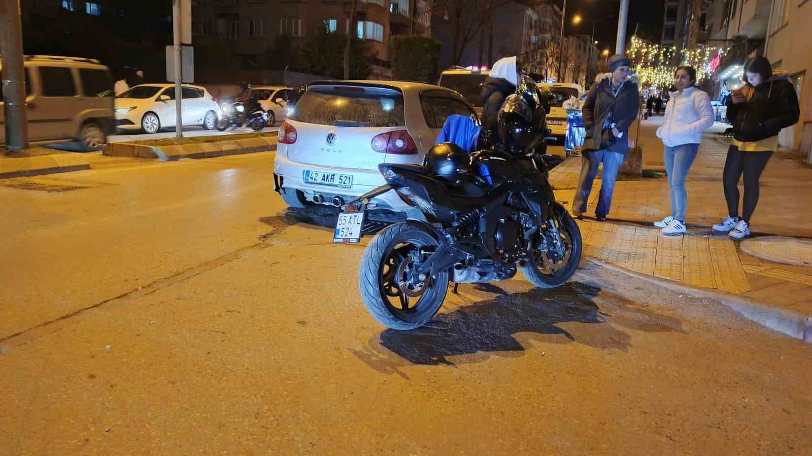 Bafra’da motosiklet otomobile çarptı: 1 yaralı