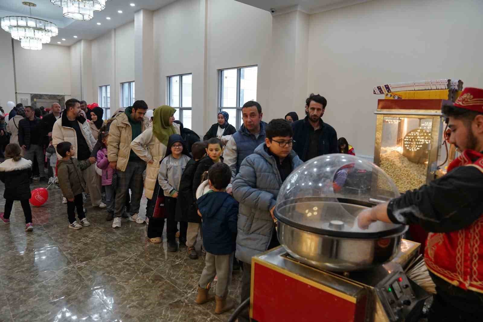 Esenyurt’ta ara tatil şenliği coşkusu: Çocuklar doyasıya eğlendi