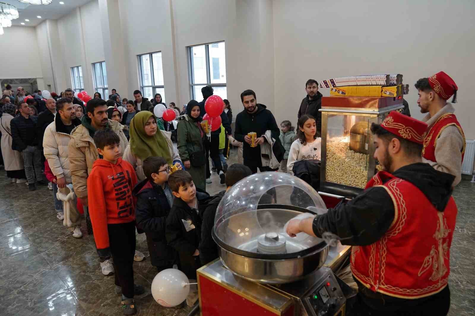 Esenyurt’ta ara tatil şenliği coşkusu: Çocuklar doyasıya eğlendi