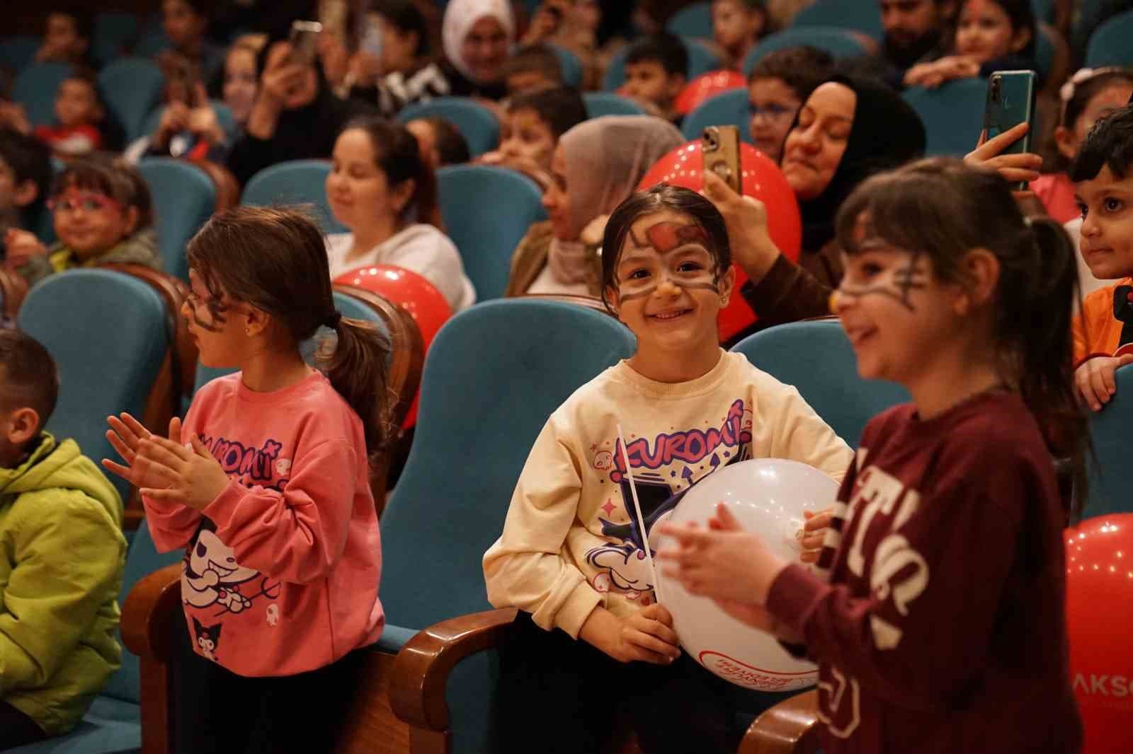 Esenyurt’ta ara tatil şenliği coşkusu: Çocuklar doyasıya eğlendi