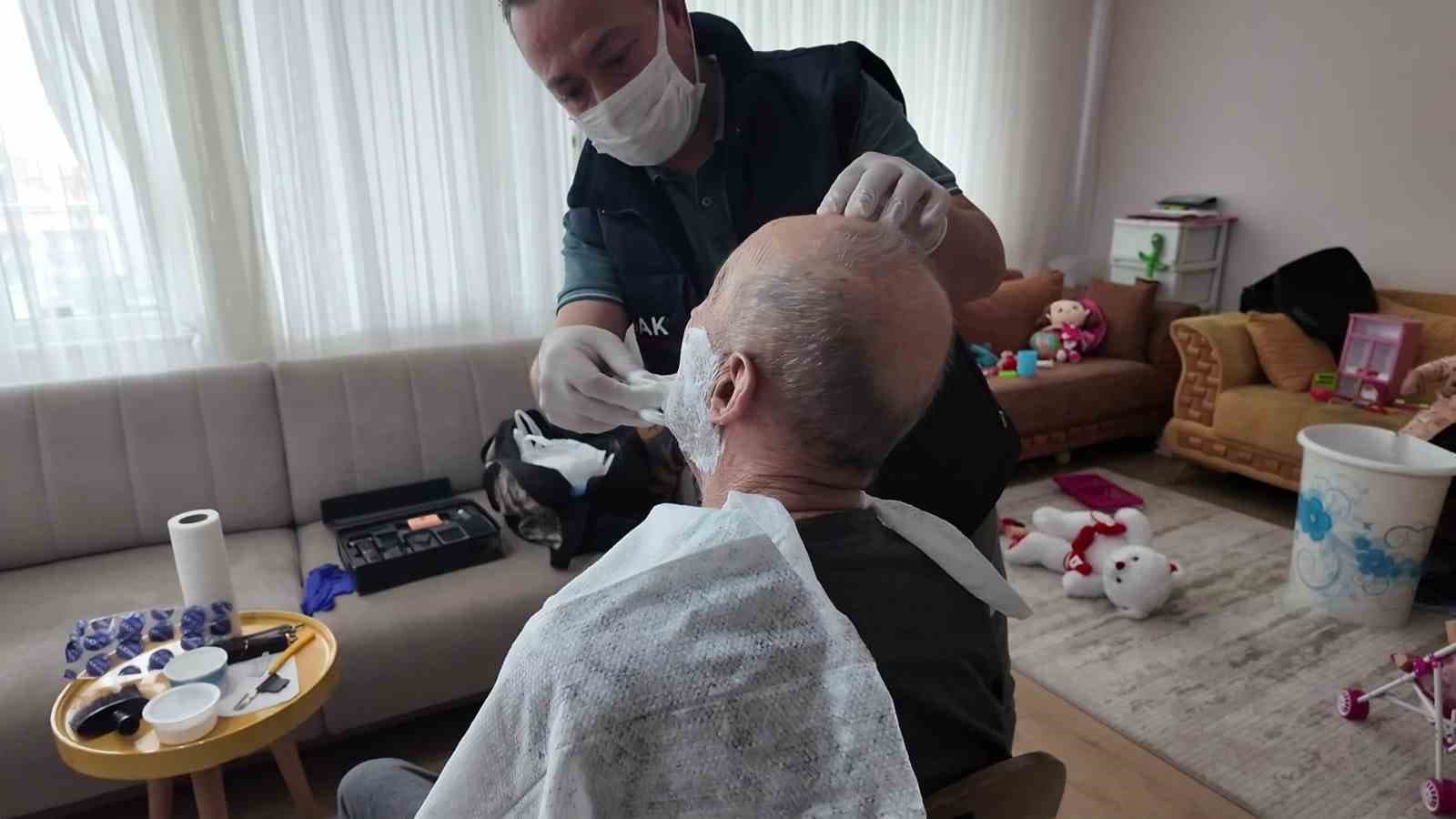 Uşak Belediyesi yaptığı sosyal yardımlar ve sağladığı desteklerle gönülleri kazanıyor