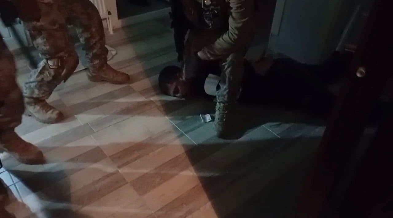 İzmir’de araç ve iş yerine yönelik silahlı saldırıda 2 tutuklama