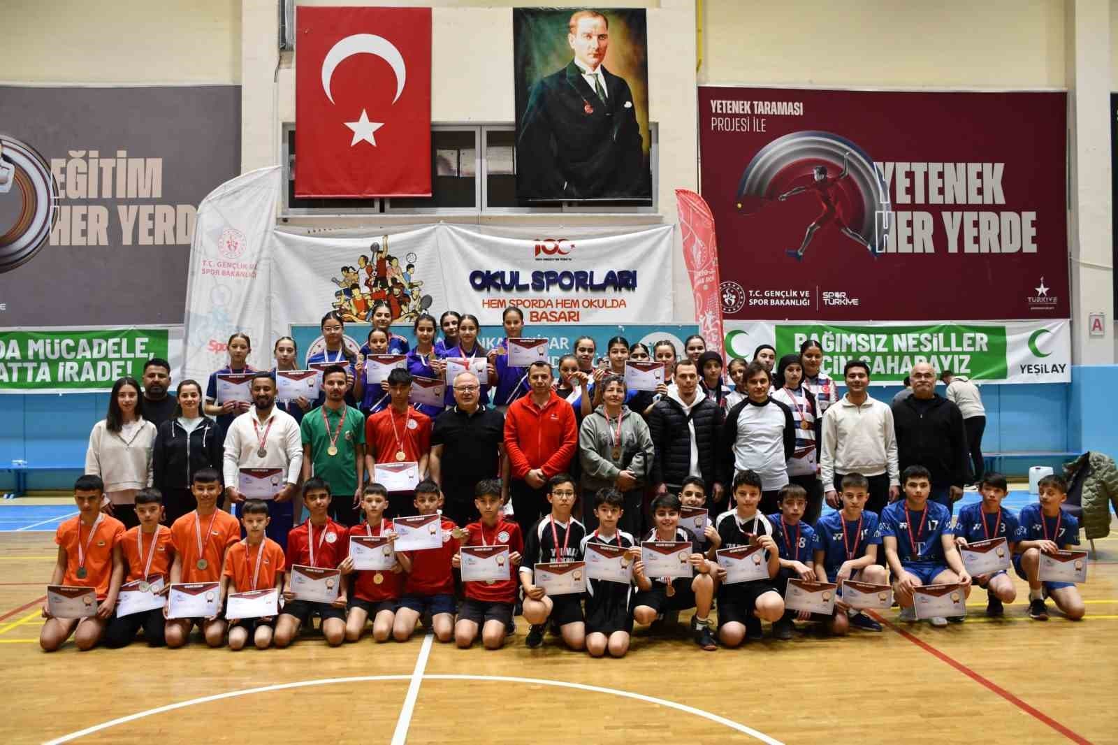 Badminton Yıldızlar Grup Müsabakaları sona erdi