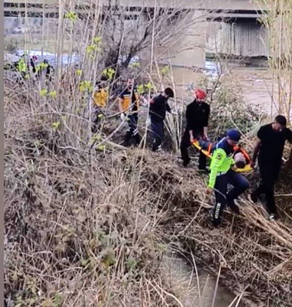 Osmaniye’de kontrolden çıkan tır çaya düştü, sürücü hayatını kaybetti