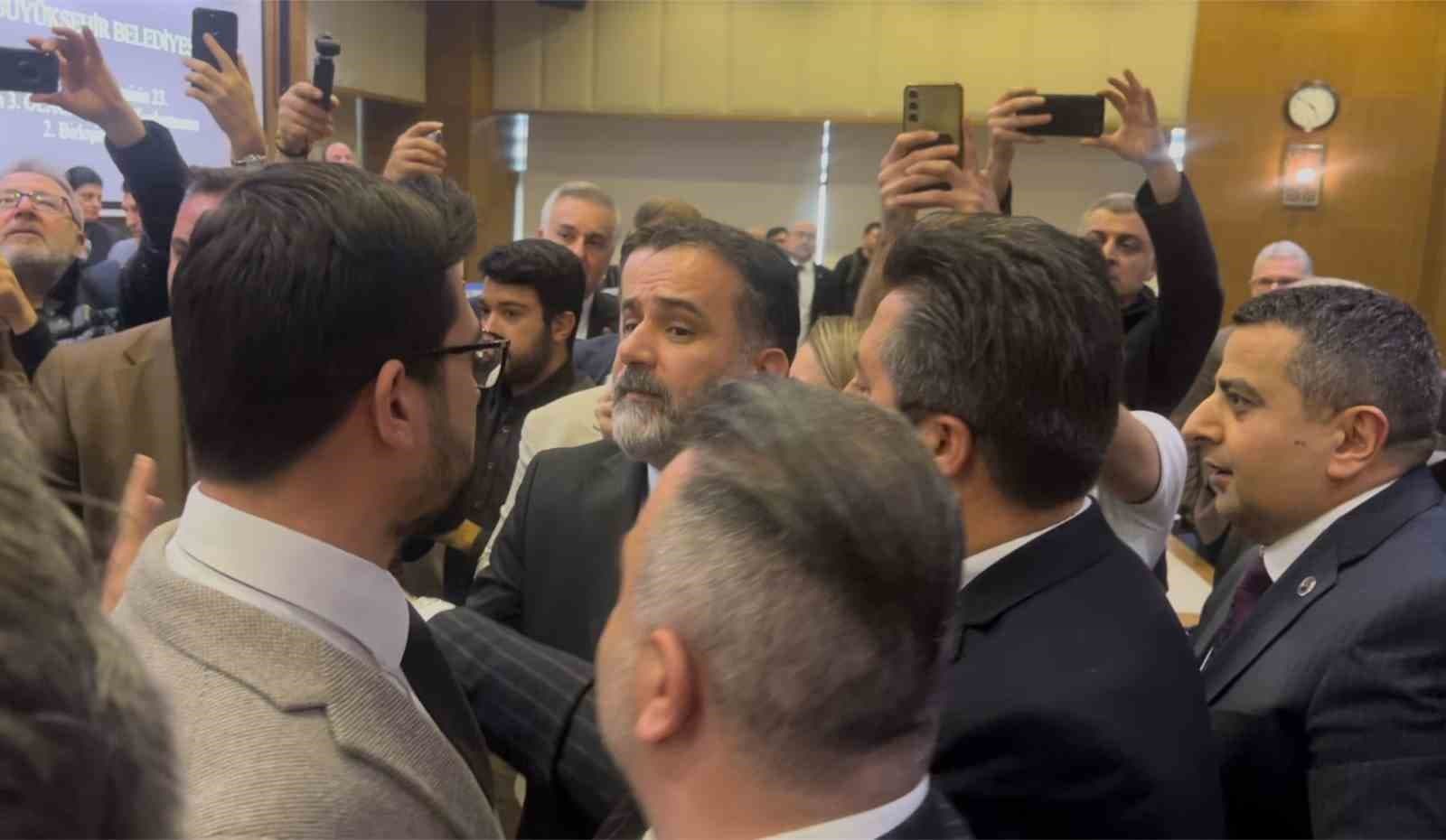 Bursa Büyükşehir Meclisi’nde ‘su zammı’ tekrar gündeme geldi, tansiyon yükseldi